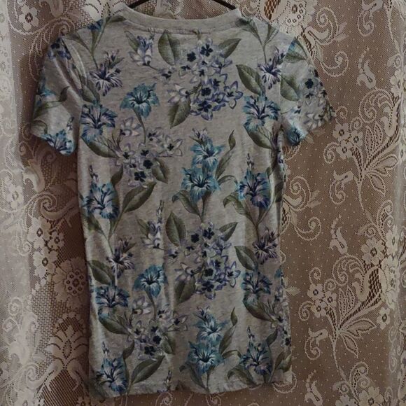 New Aeropostale Women's size S Classic Light Academia blue floral gray t-shirt - Picture 3 of 6